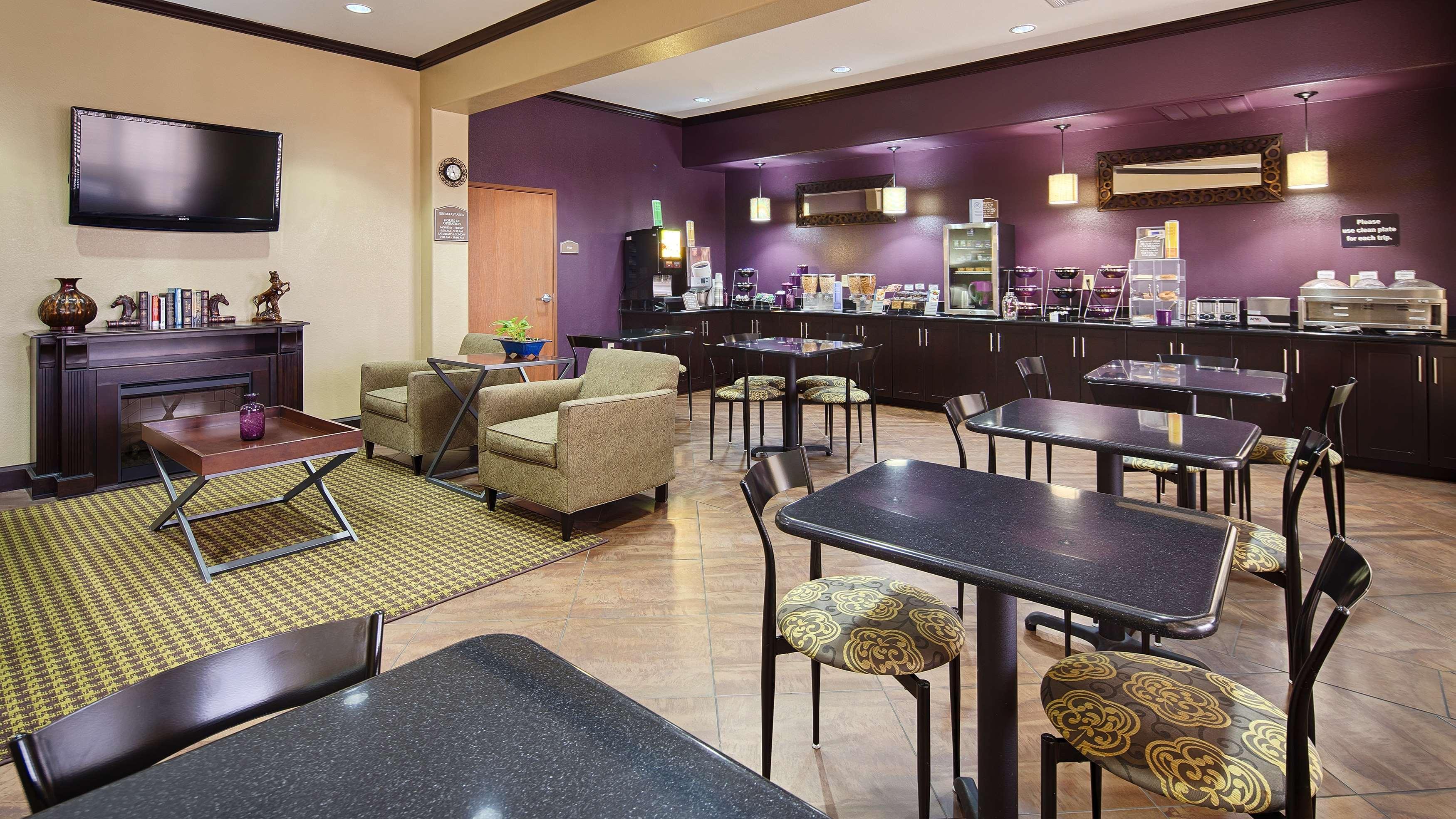 Best Western Giddings Inn & Suites Buitenkant foto