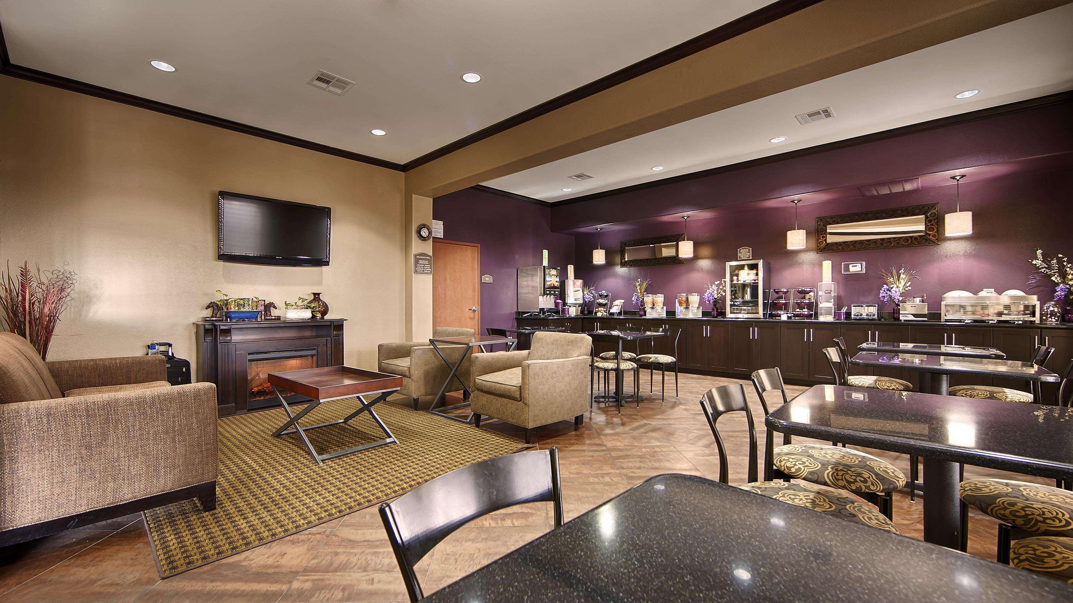 Best Western Giddings Inn & Suites Buitenkant foto