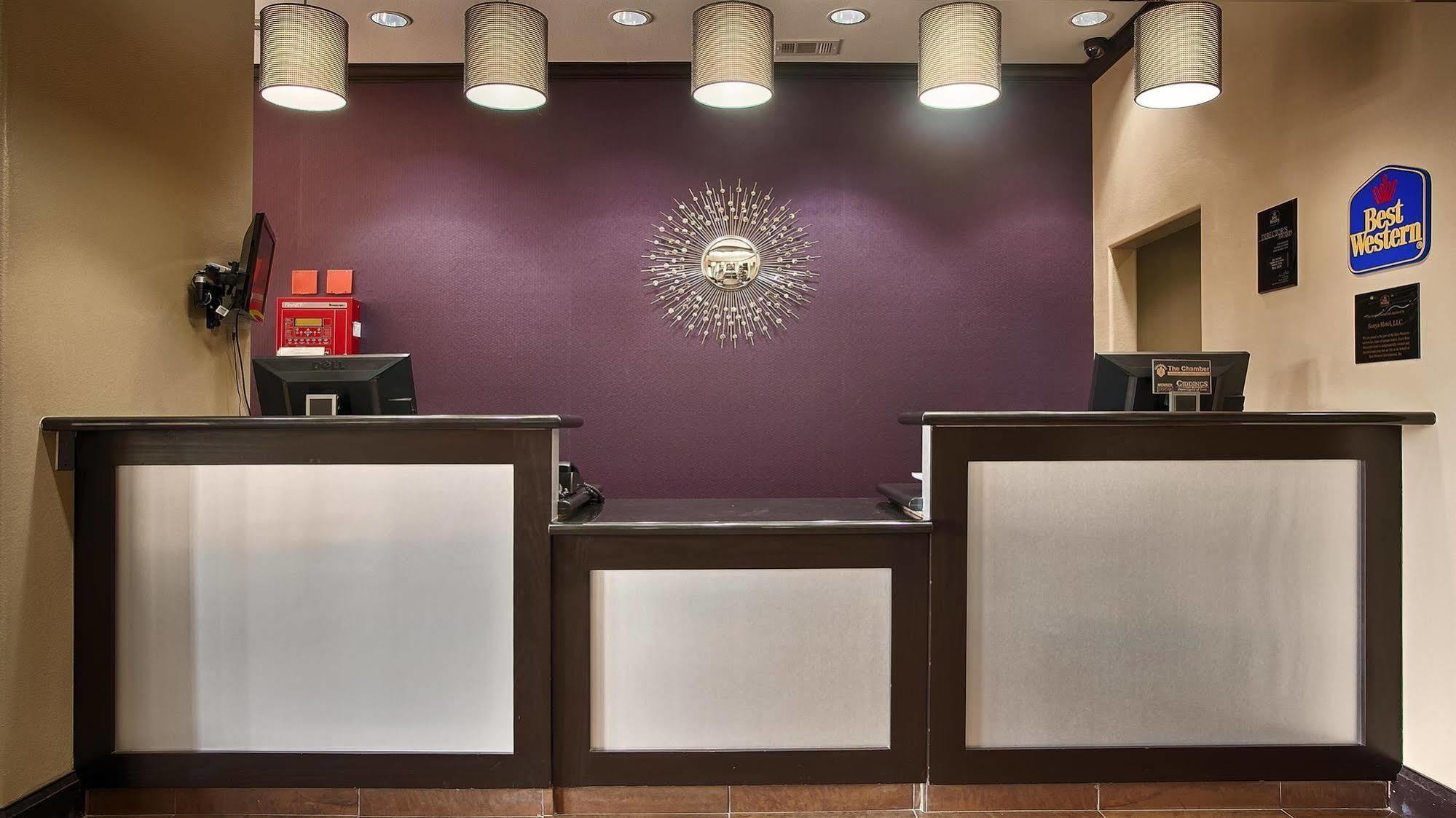Best Western Giddings Inn & Suites Buitenkant foto