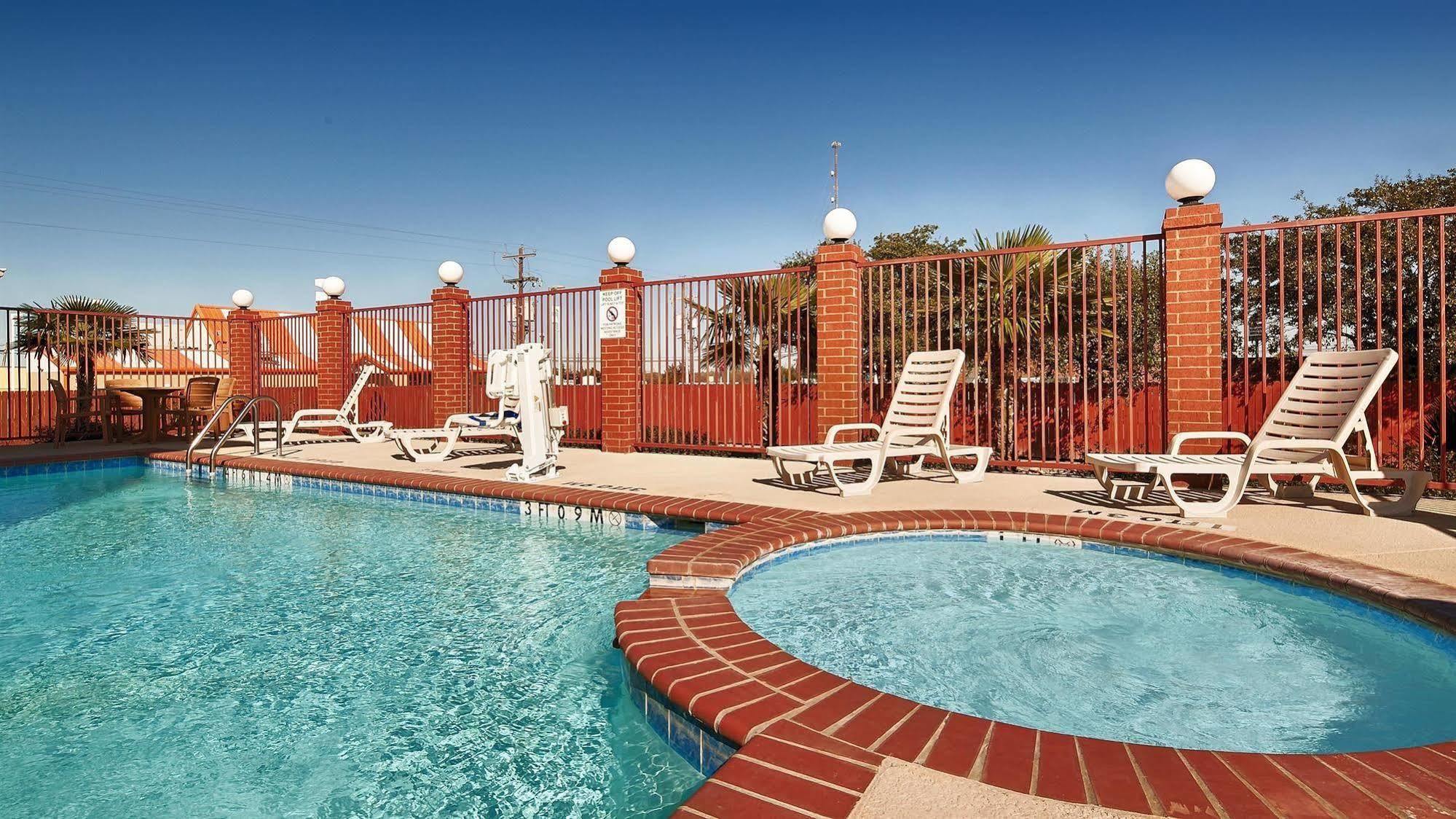 Best Western Giddings Inn & Suites Buitenkant foto
